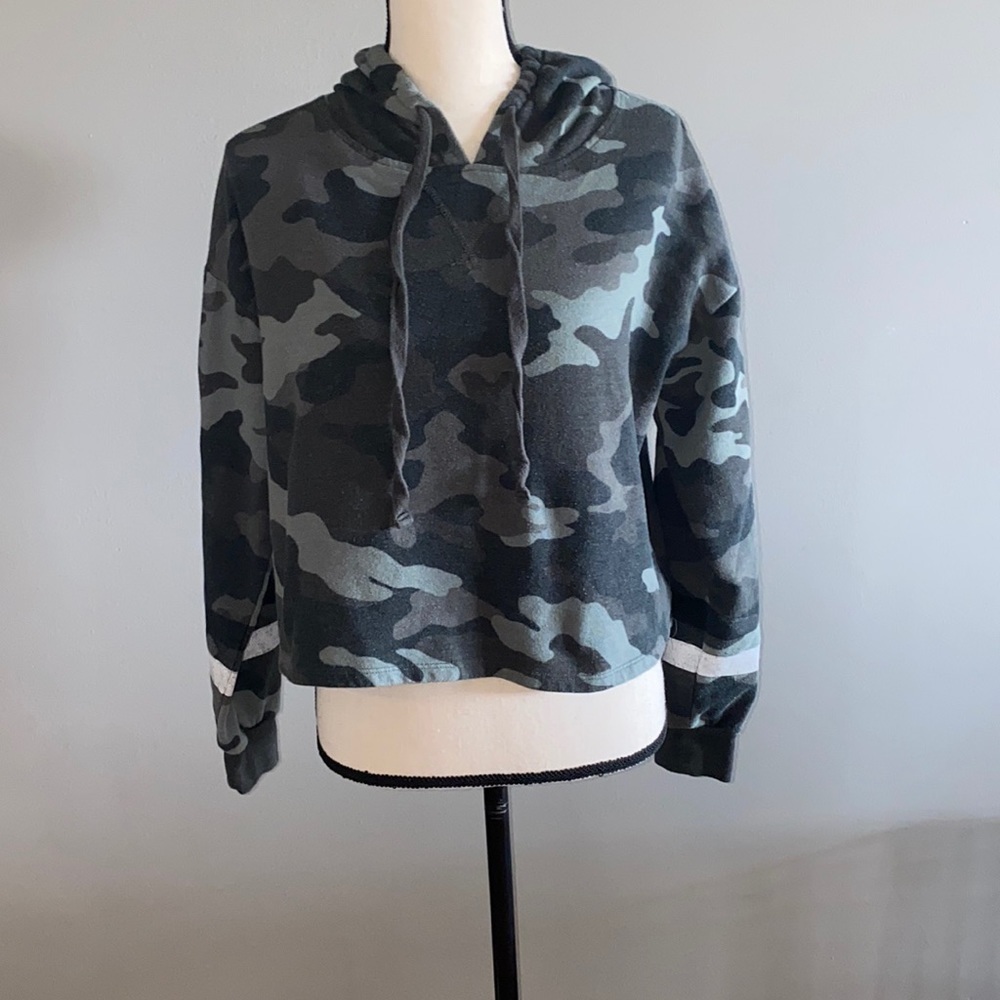 Aero Camouflage Crop Top Hoodie